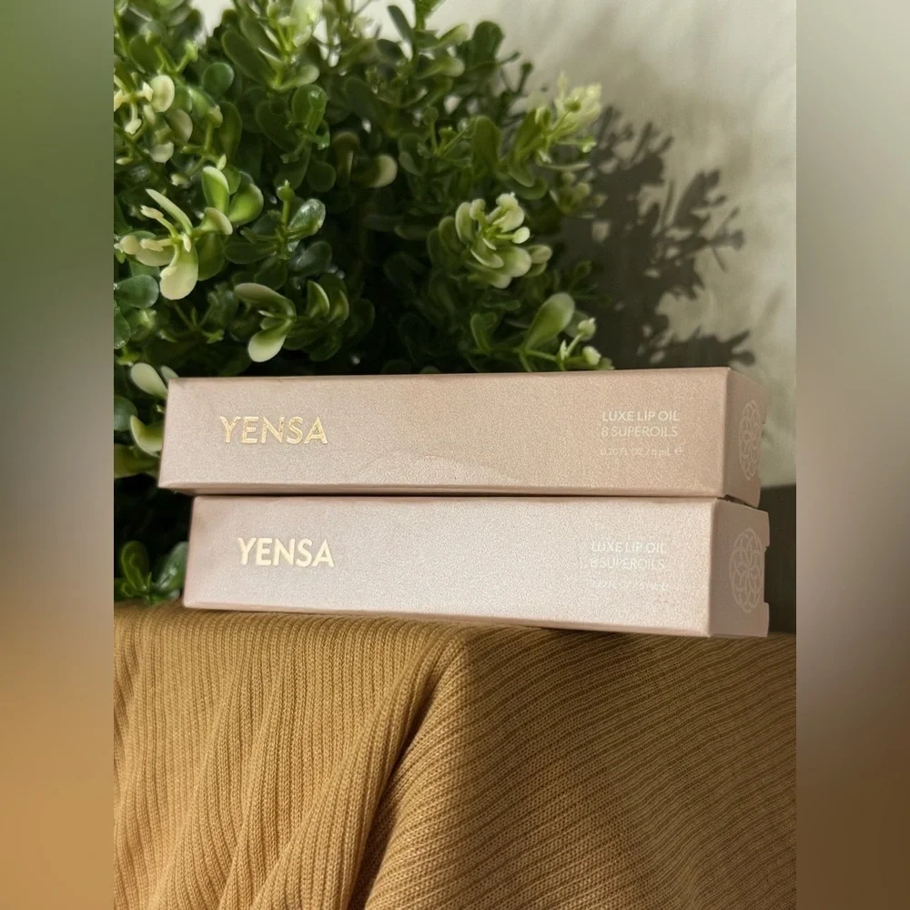 YENSA LUXE LIP NOURISHING OIL WITH HYALURONIC + VITAMIN E